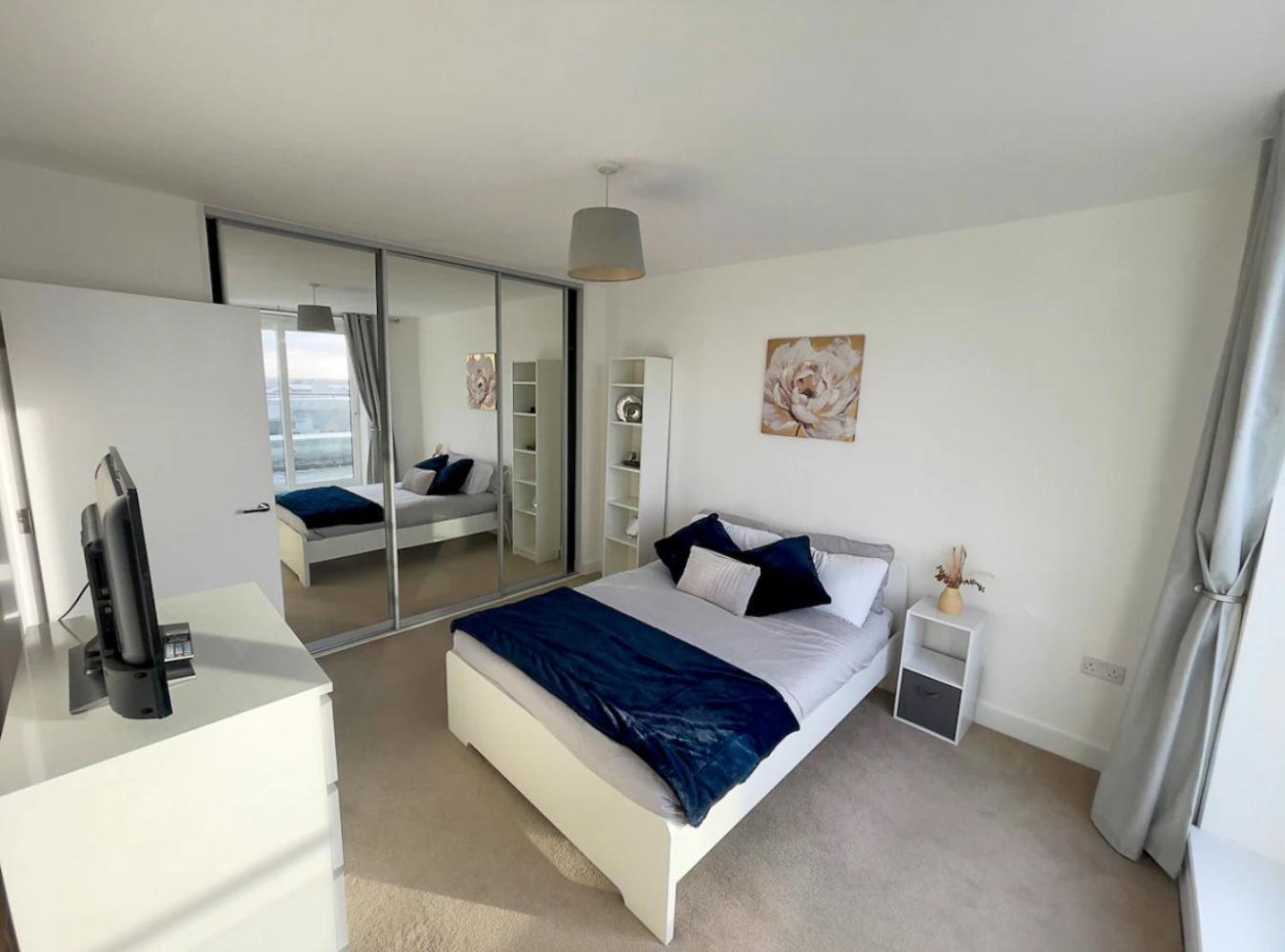 2br 2ba Floor Penthouse In Rg2 - Ideal For Business Travellers & Contractors, Free Parking & Sleeps Up To 6 * Reading