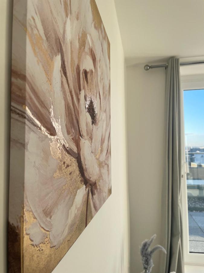 2br 2ba Floor Penthouse In Rg2 - Ideal For Business Travellers & Contractors, Free Parking & Sleeps Up To 6 Apartment