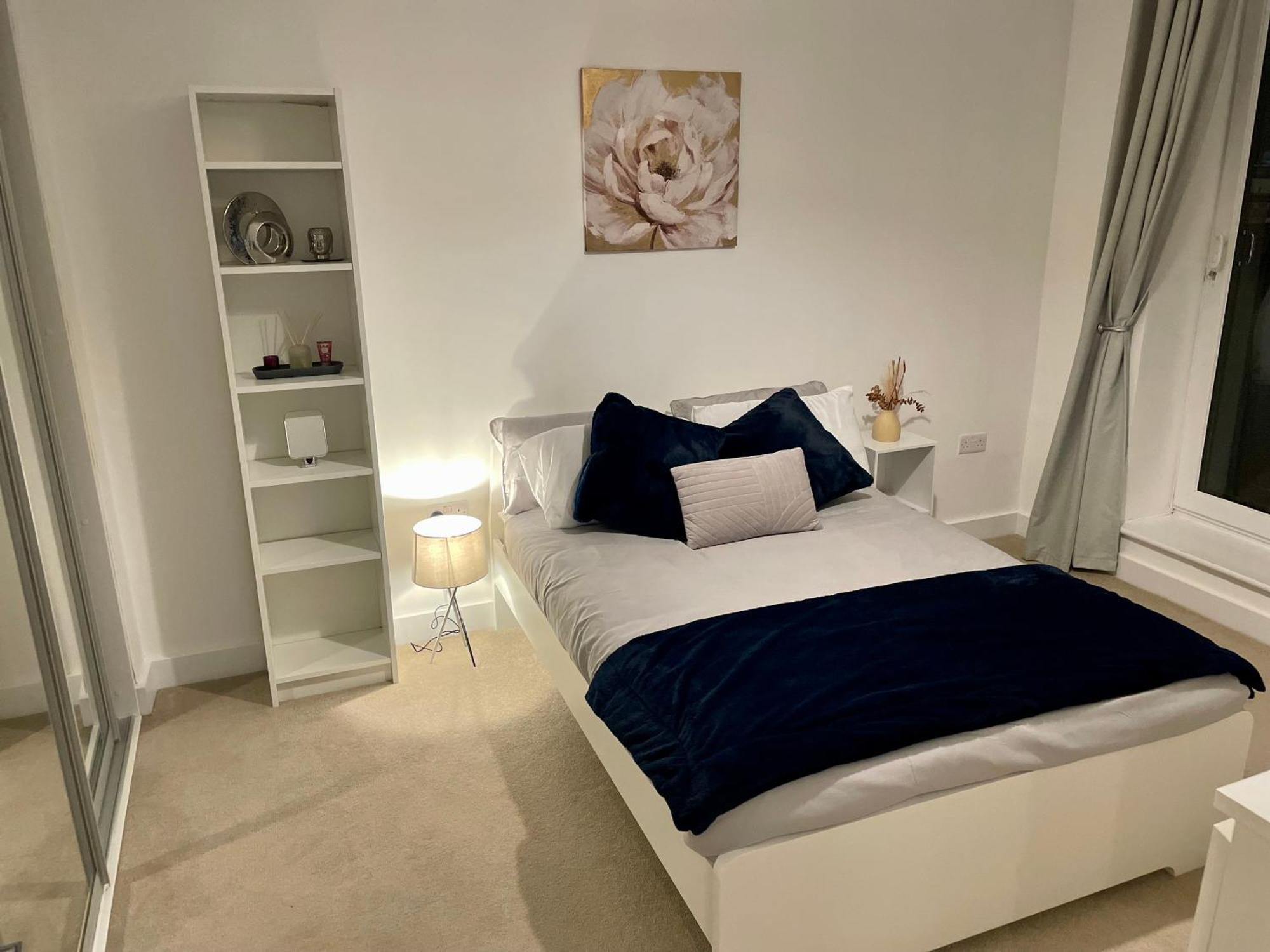 2br 2ba Floor Penthouse In Rg2 - Ideal For Business Travellers & Contractors, Free Parking & Sleeps Up To 6 * Reading