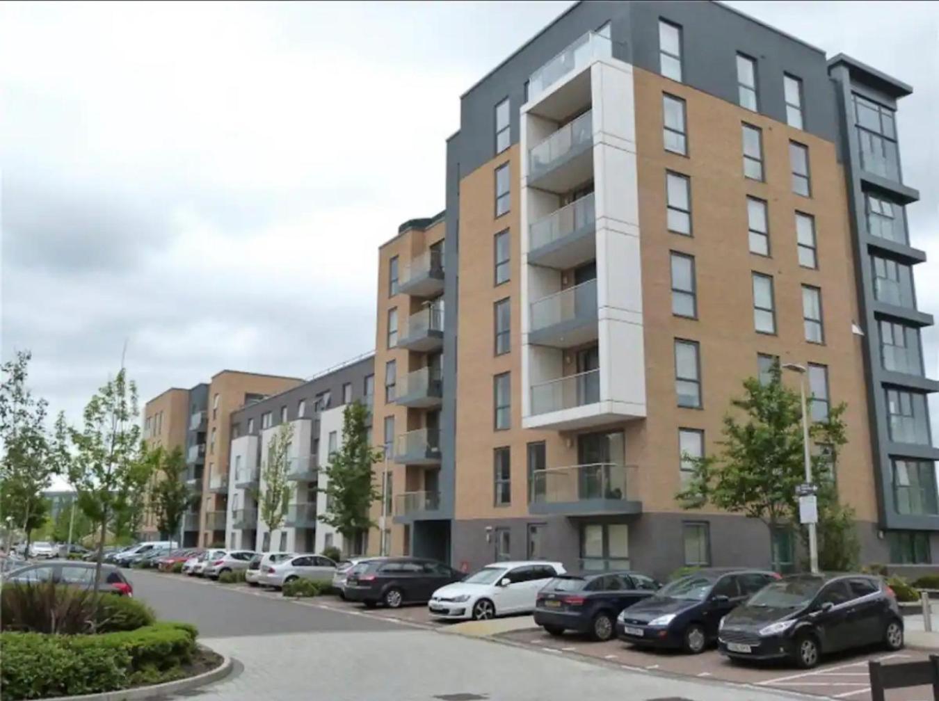 Apartment 2br 2ba Floor Penthouse In Rg2 - Ideal For Business Travellers & Contractors, Free Parking & Sleeps Up To 6 Reading