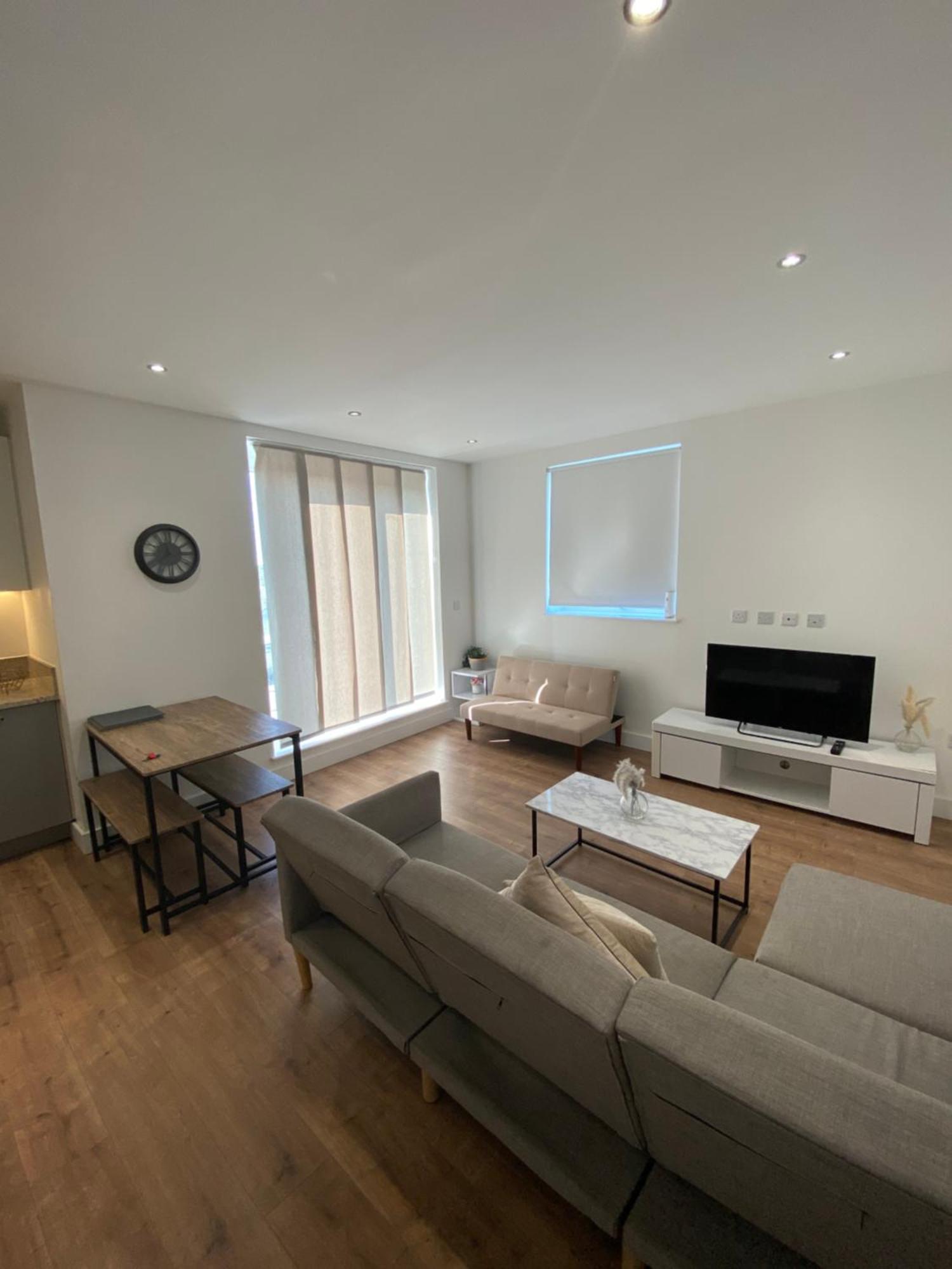 Apartment 2br 2ba Floor Penthouse In Rg2 - Ideal For Business Travellers & Contractors, Free Parking & Sleeps Up To 6 Reading